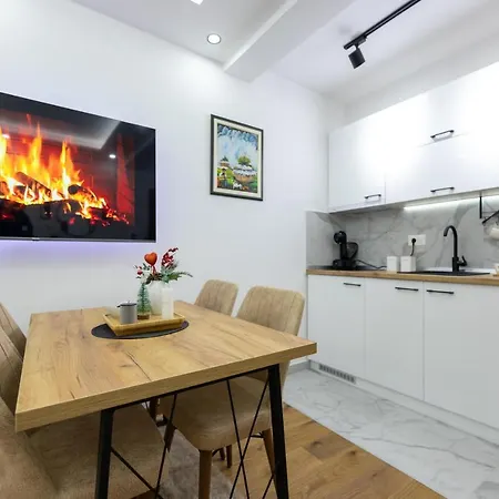 Park Apartment *